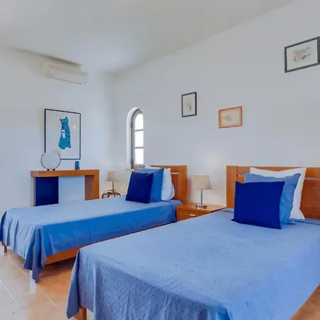 Rique Βίλα Αλμπουφέιρα